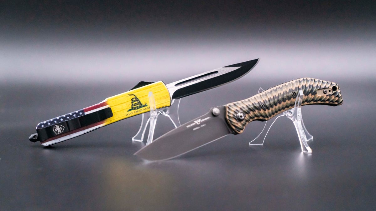 Two knives on stands