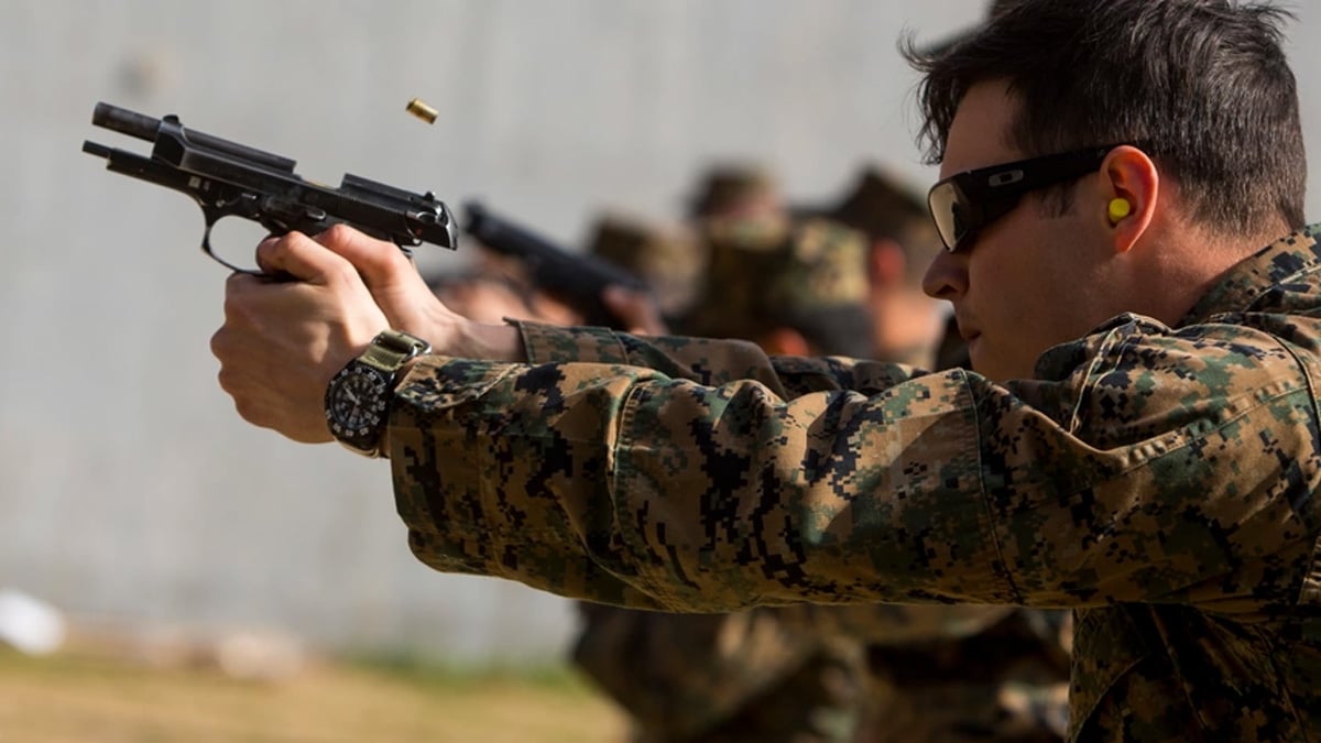 Marine shooting M9 