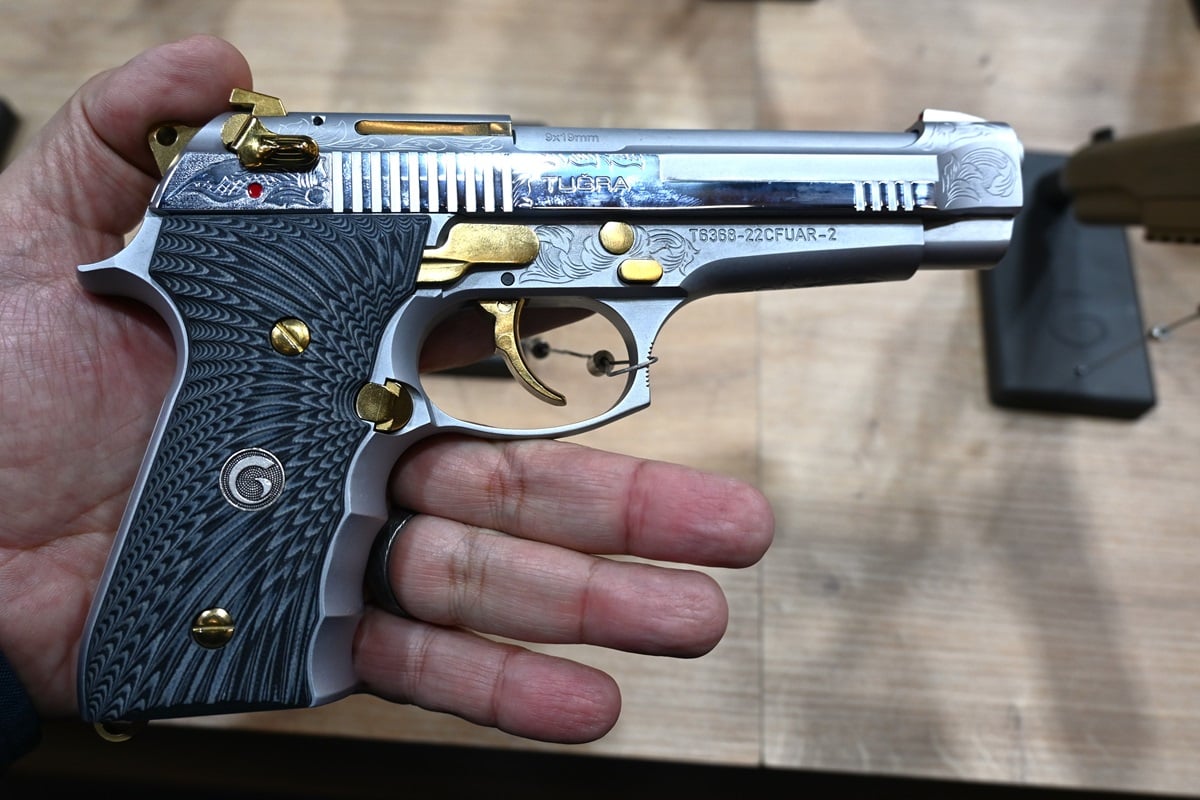 Regard, a Beretta 92 clone.