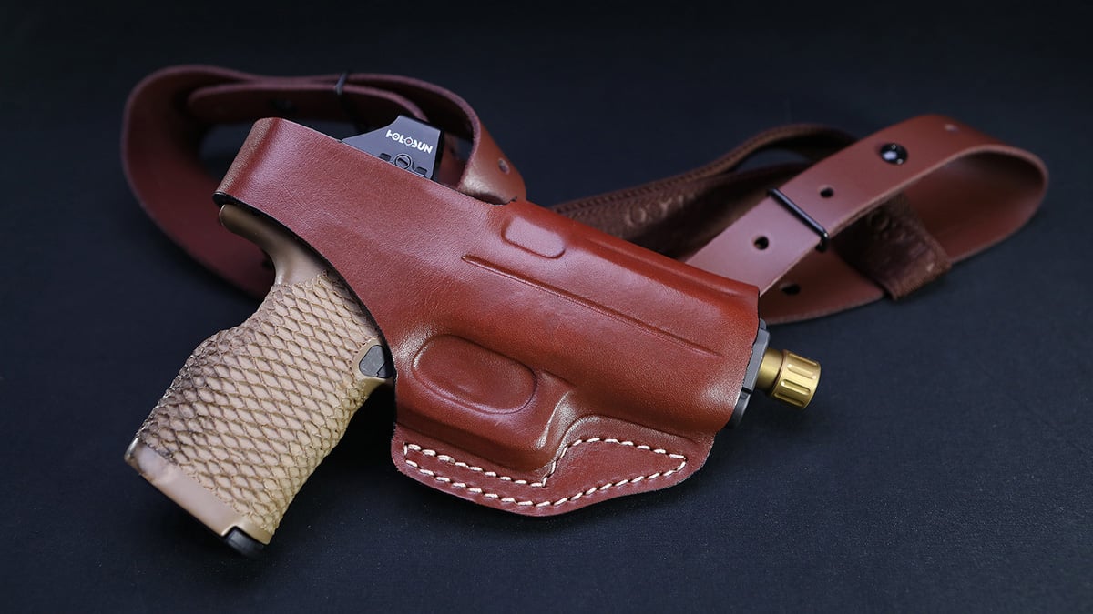 SIG Sauer P365 XL in Falco holster