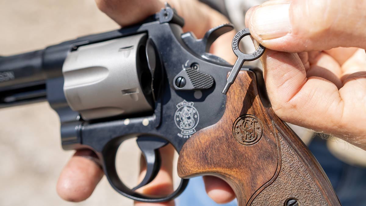 Smith & Wesson AirLite 329PD safety key