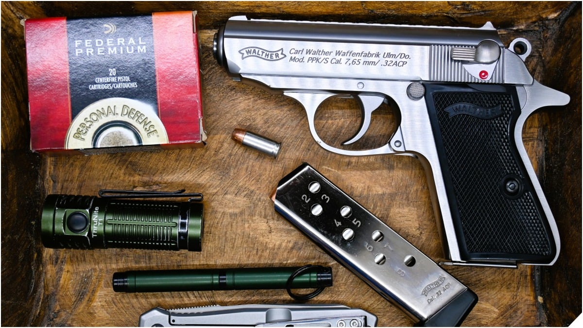Walther PPK/s in .32ACP, Federal Premium Hydra-Shok .65-grain JHP, a ThruNite T1 light, CRKT Facet EDC knife, and Fisher Trekker space pen