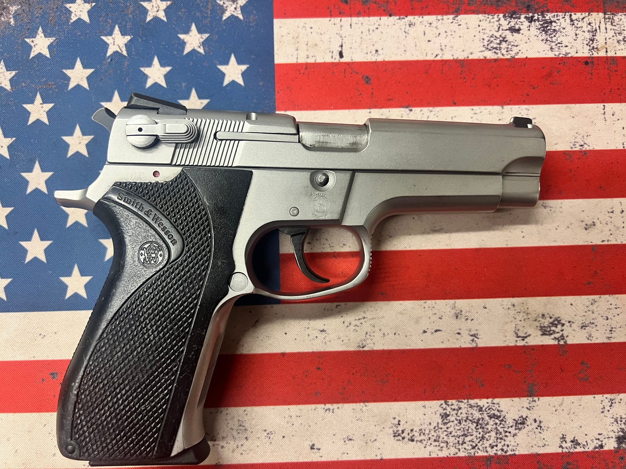 Smith & Wesson 5906