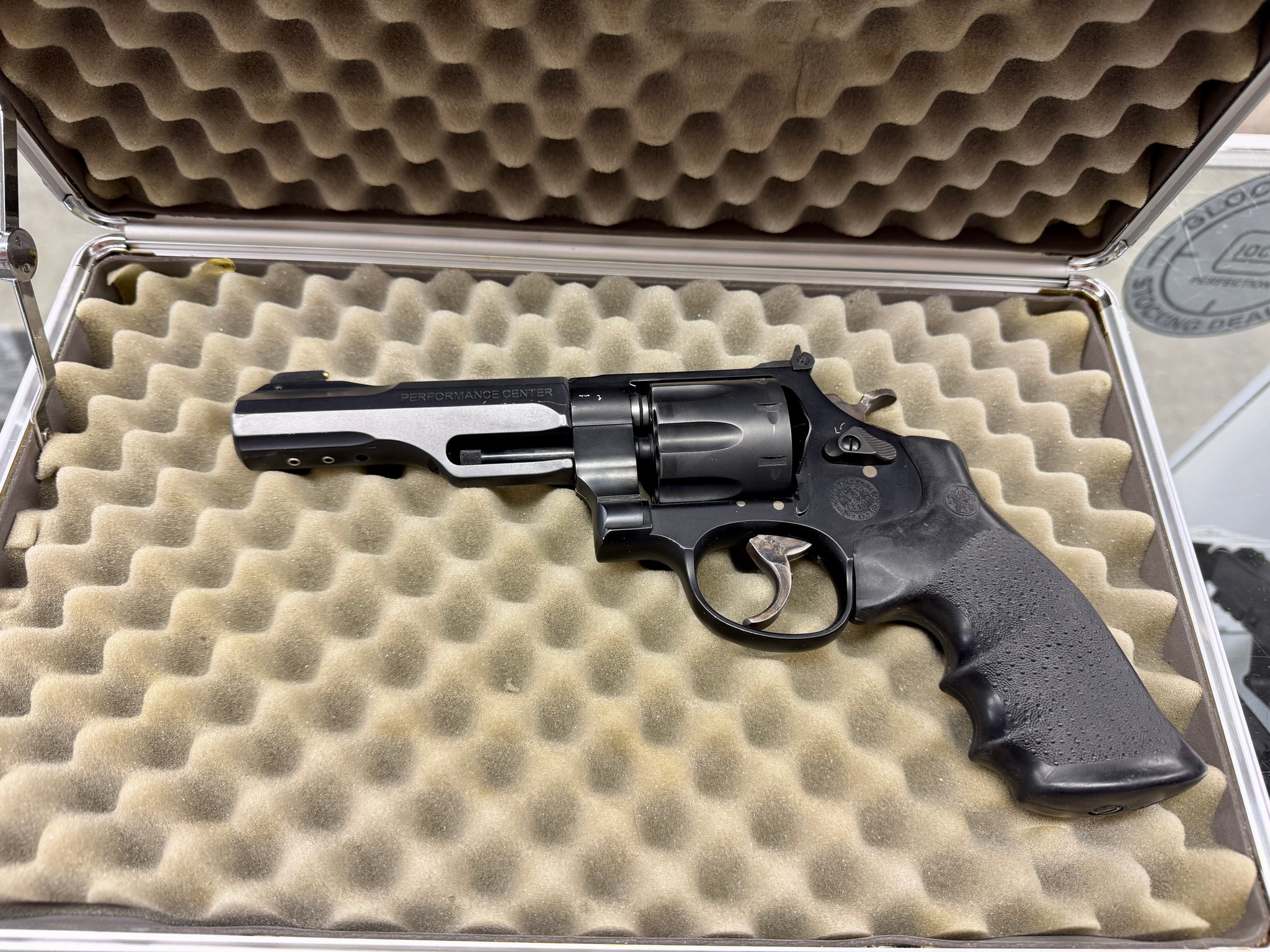Smith & Wesson 327 Trr8 Performance Center