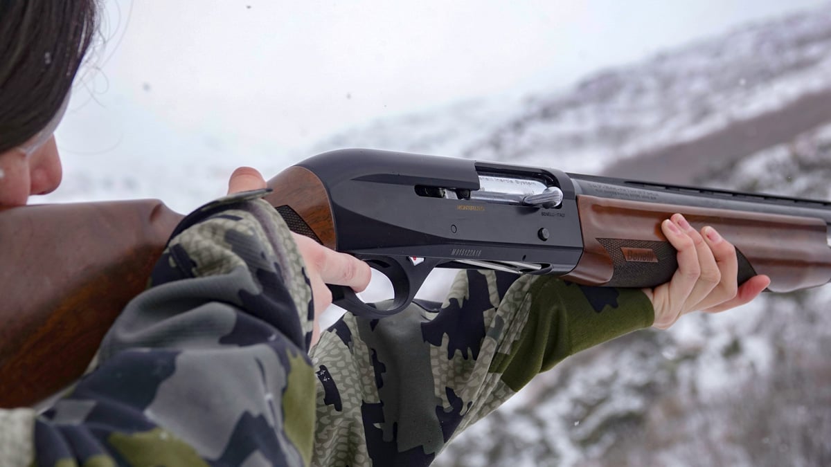 girl shooting Benelli Montefeltro