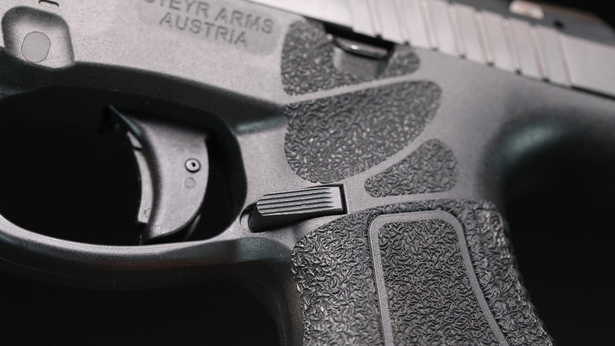 Steyr M9 A2 MF mag release