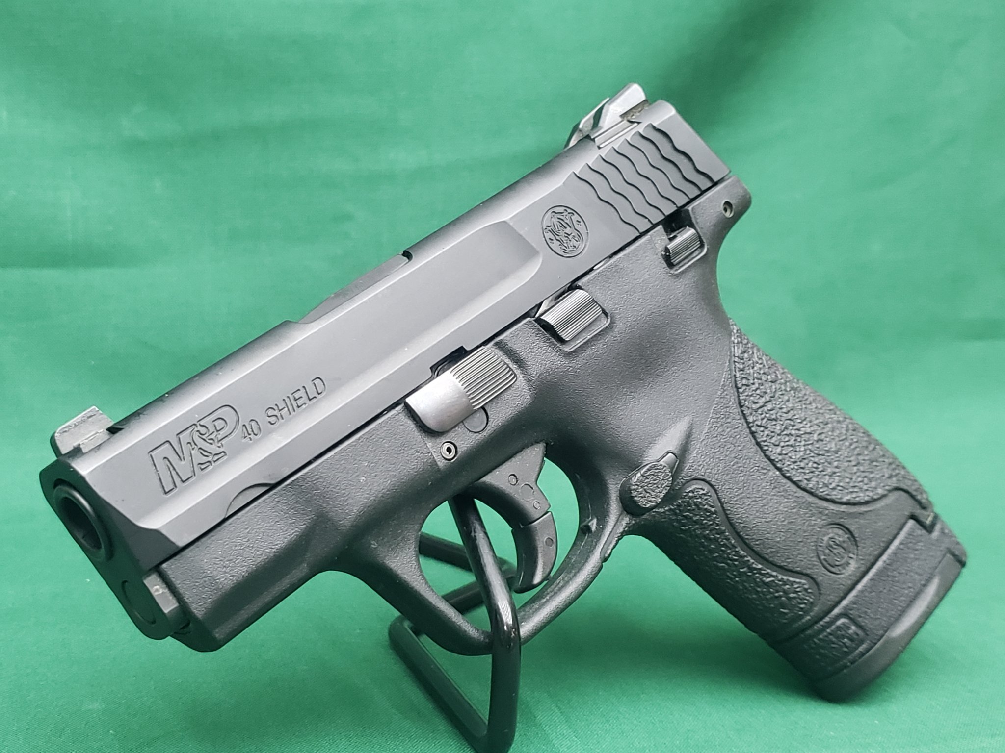 SMITH & WESSON M&P40 SHIELD