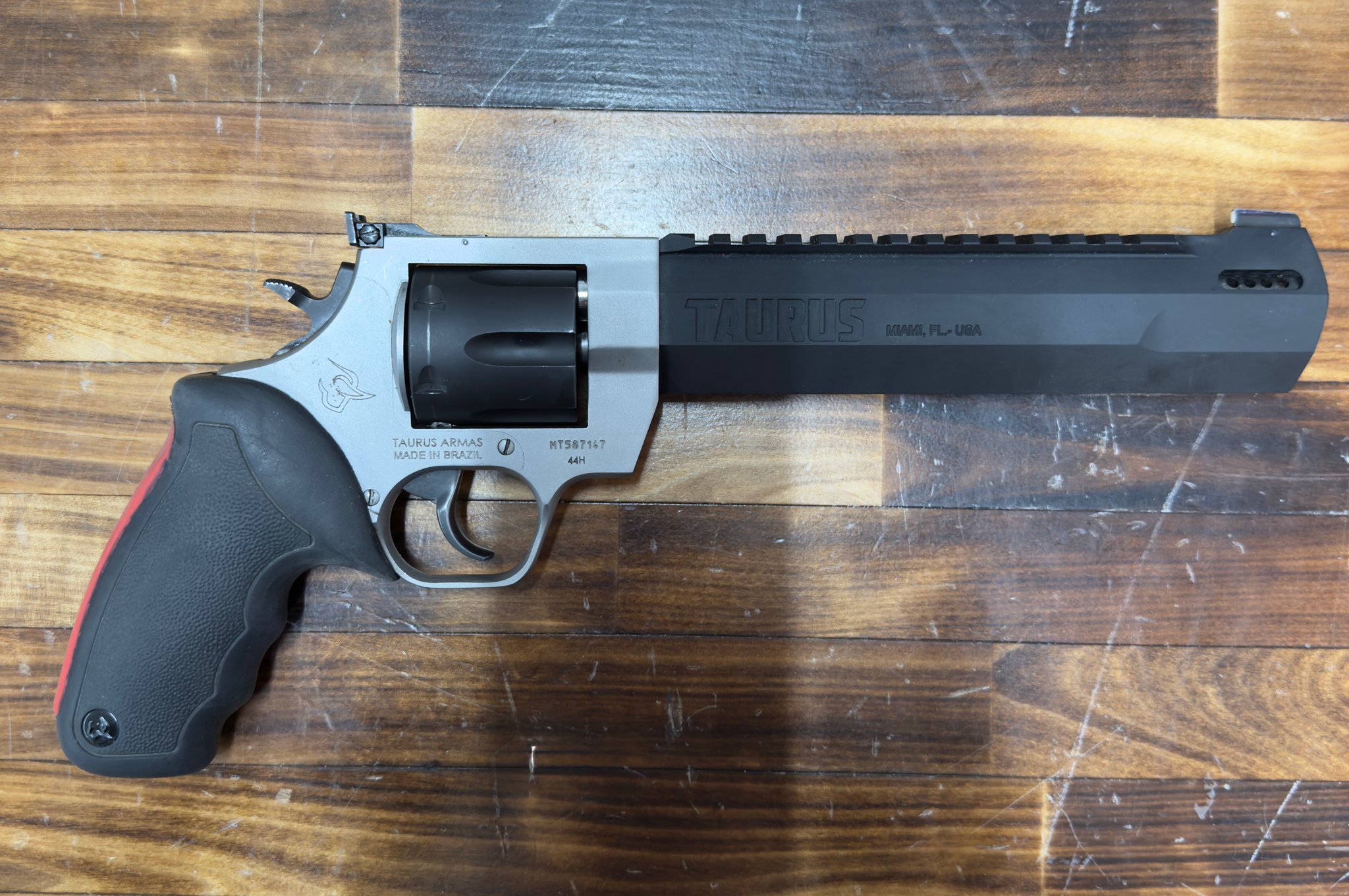 Taurus Raging Hunter