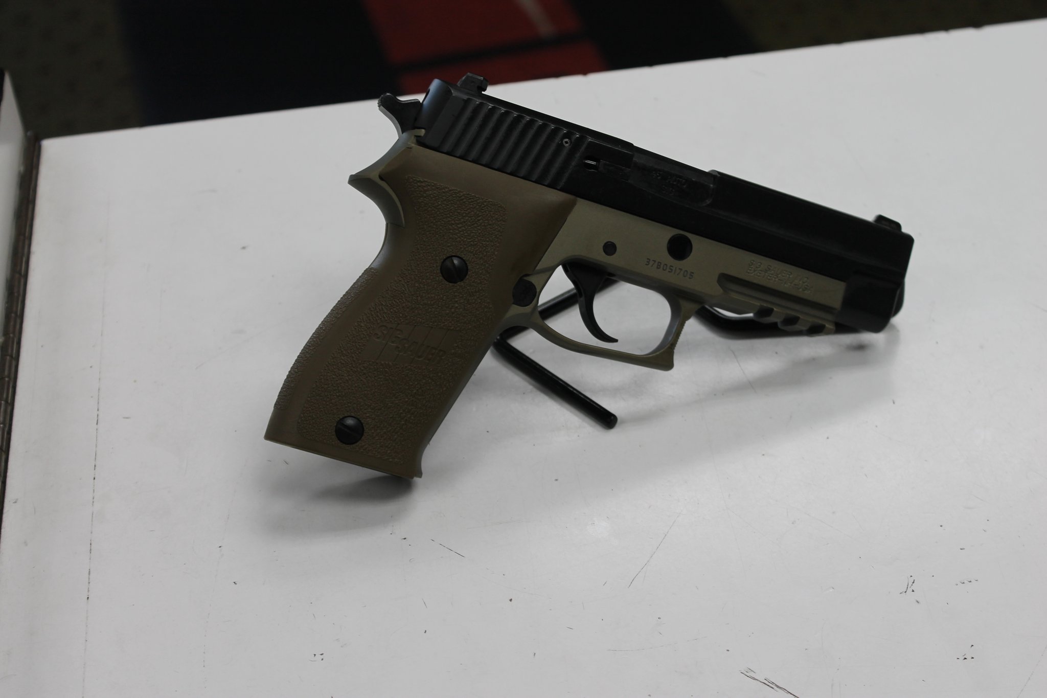 Sig Sauer P220 Combat