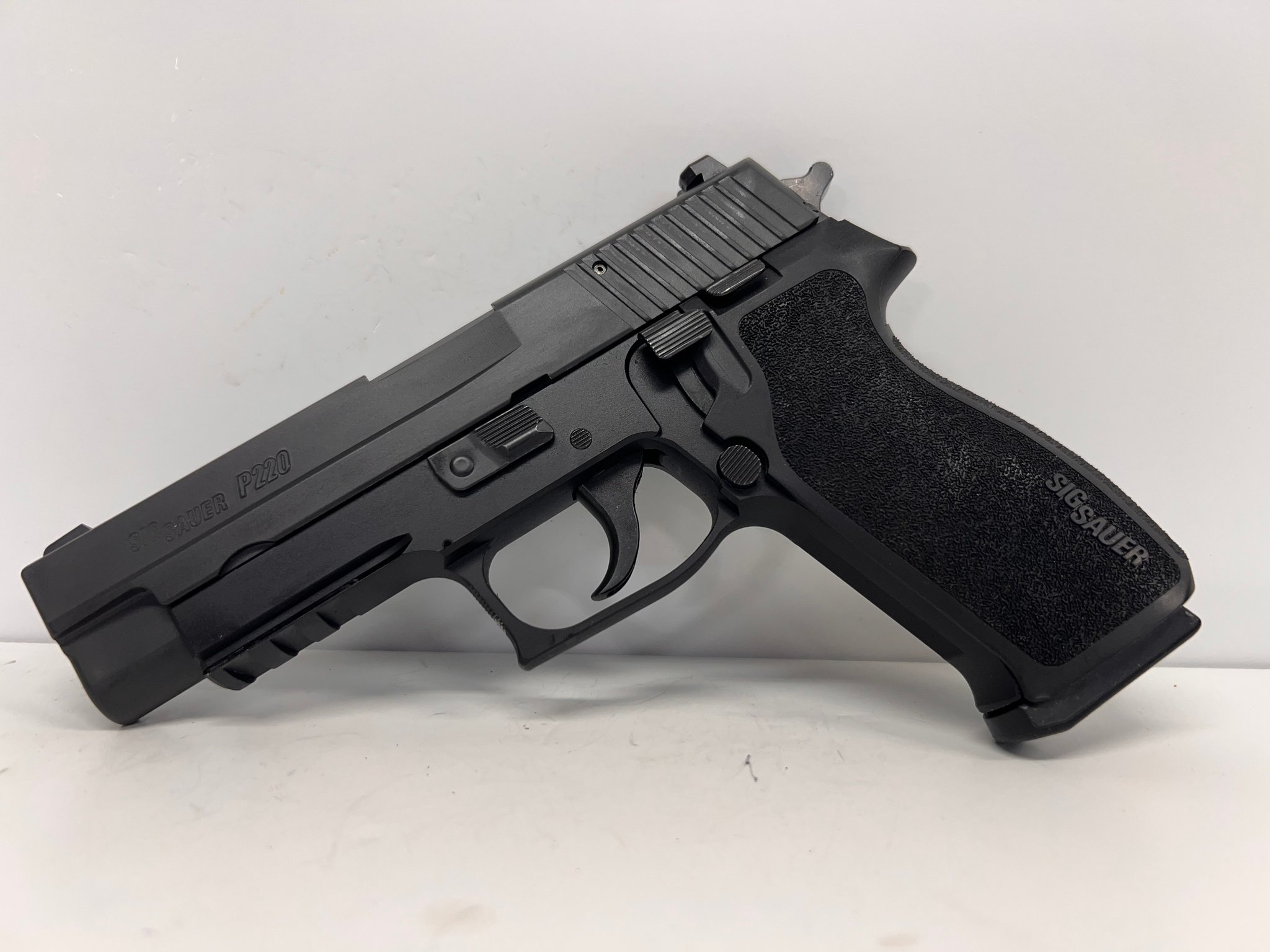 Sig Sauer P220r