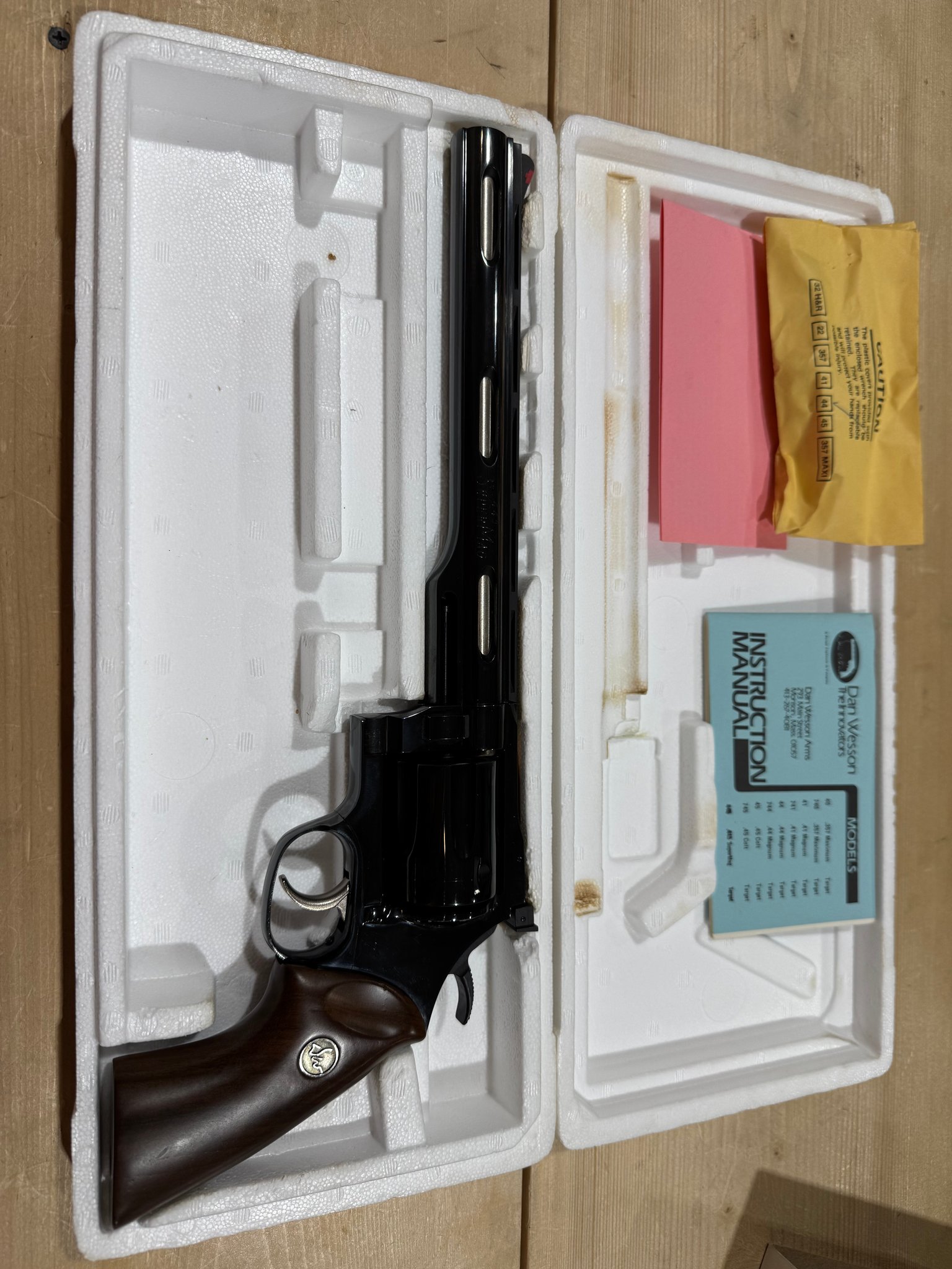 Revolver Dan Wesson Firearms