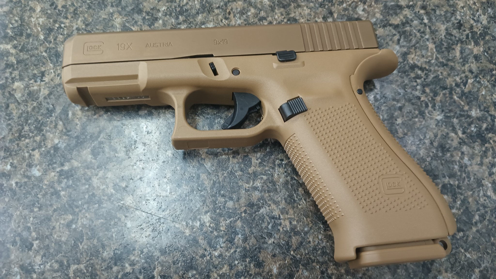 Glock G19x