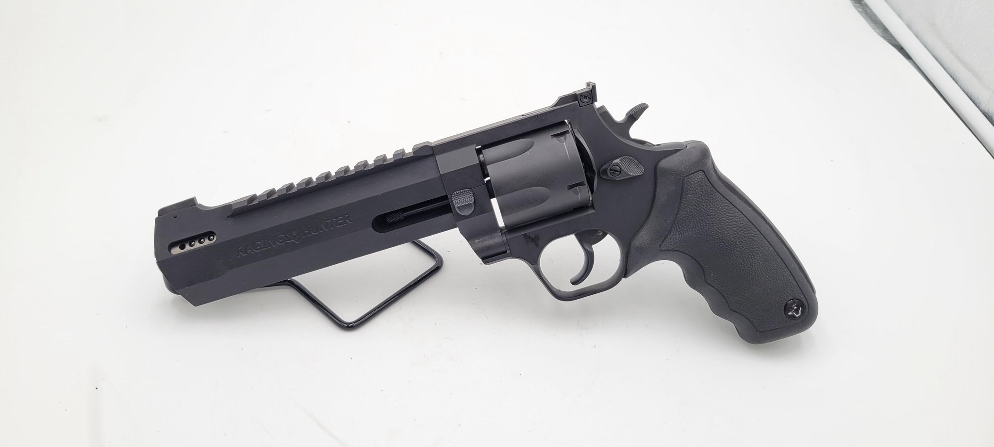 Taurus Raging Hunter