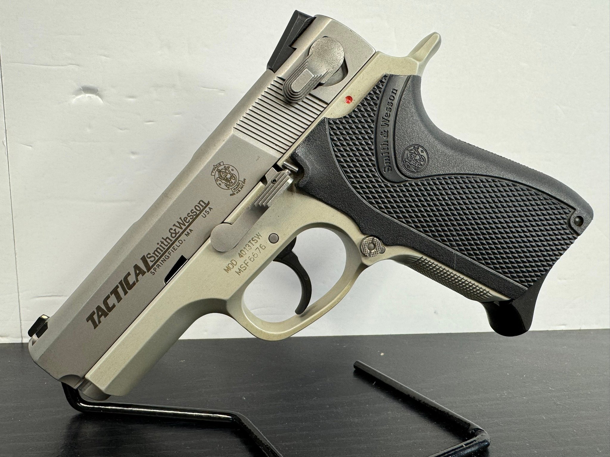 Smith & Wesson 4013tsw