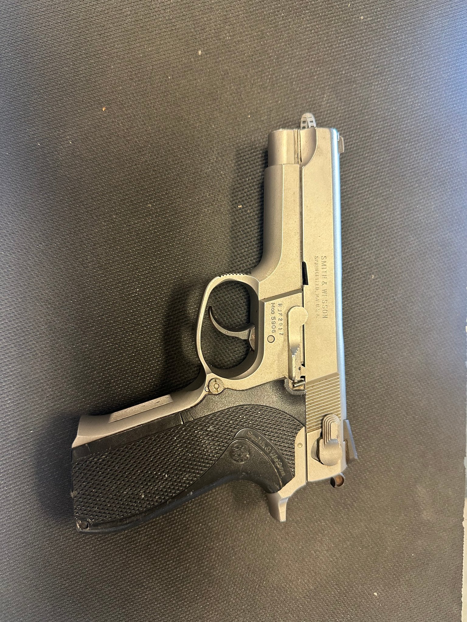 Smith & Wesson 5906