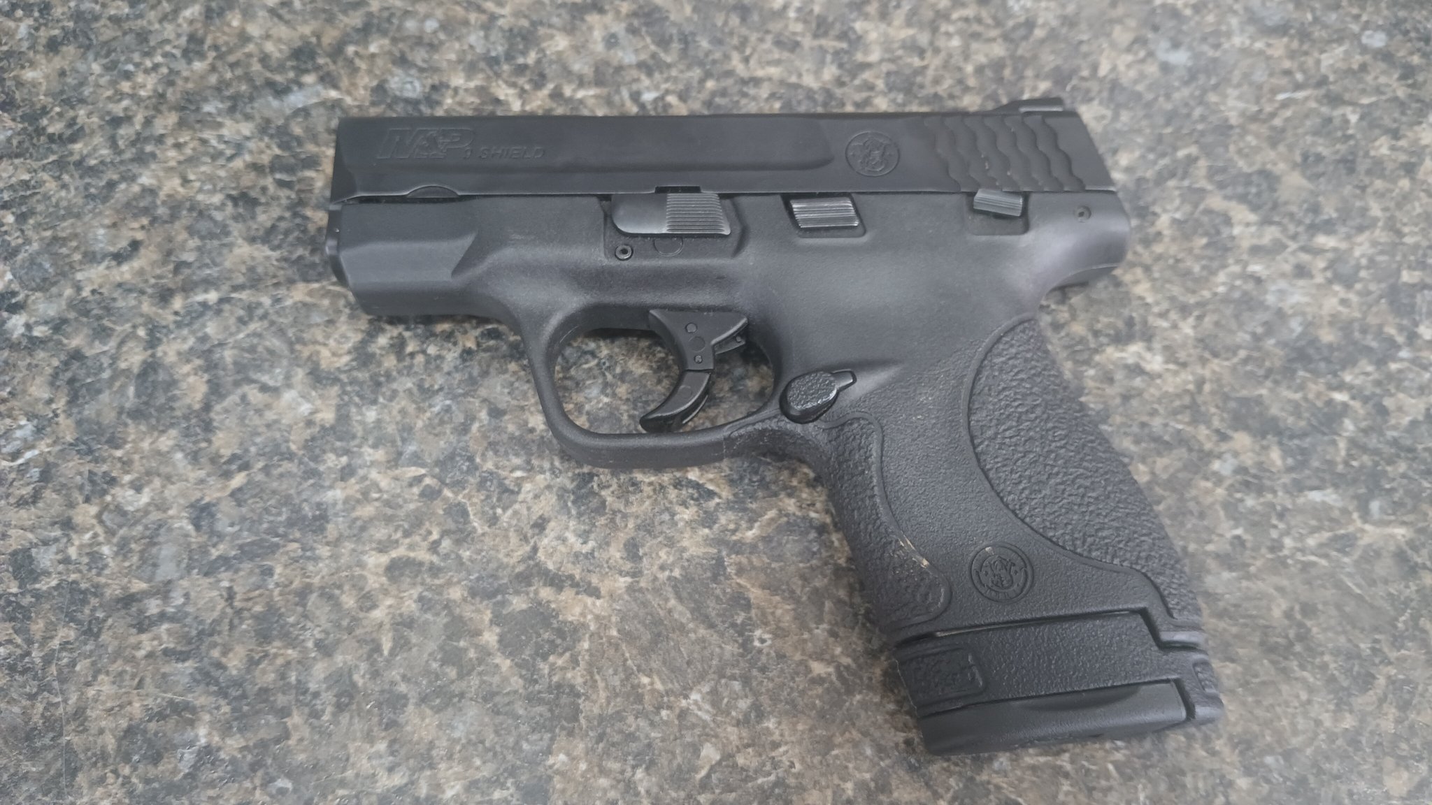 SMITH & WESSON M&P 9 SHIELD