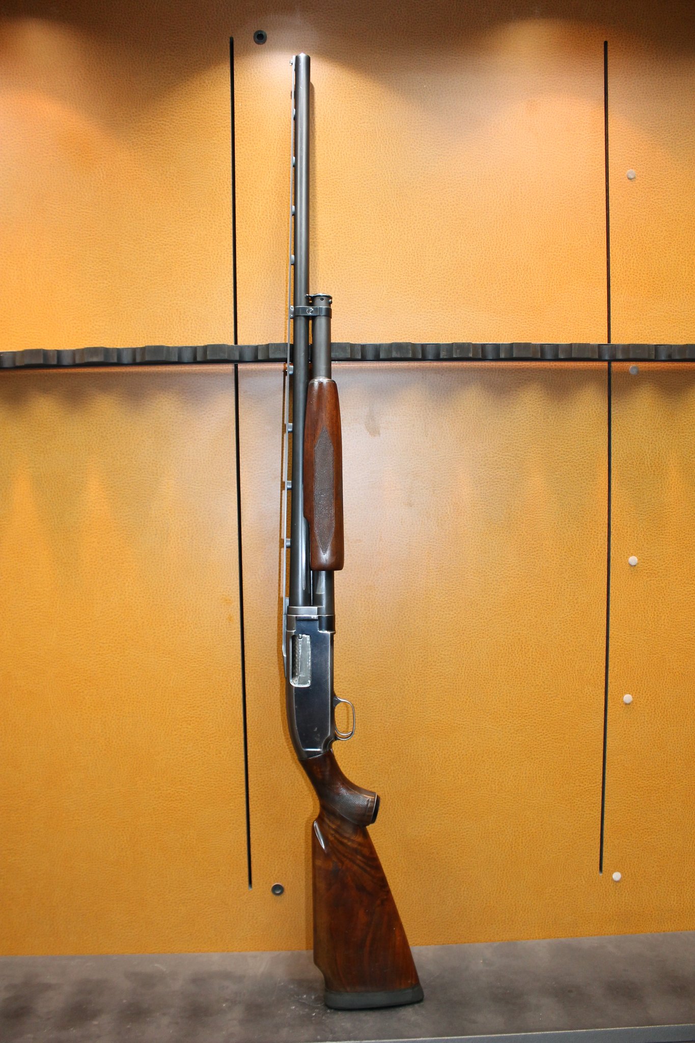 WINCHESTER Model 12