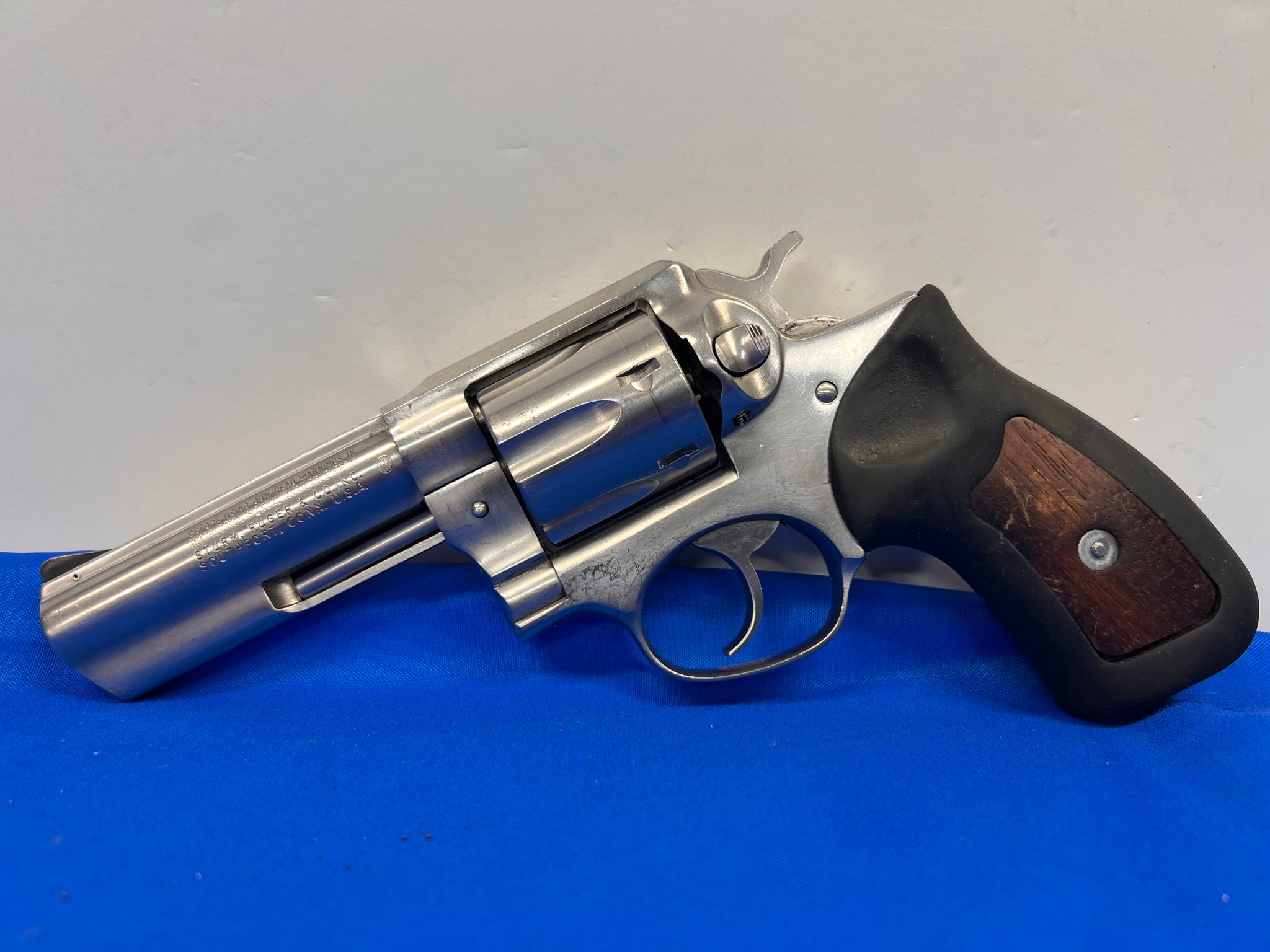 ECOM00449680 RUGER Gp100 (police Trade In) ECOM00449680 541905