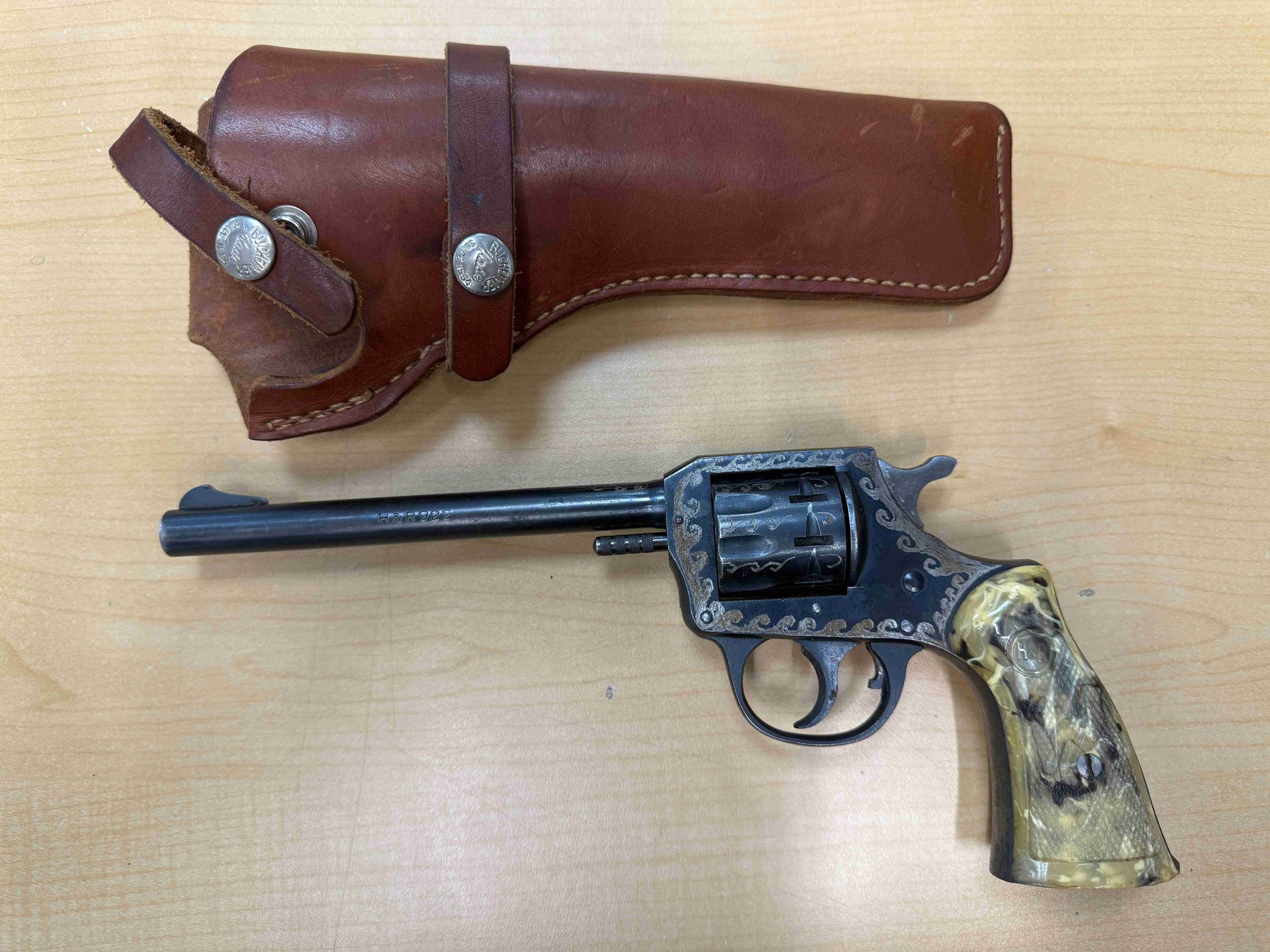 H&R Model 922