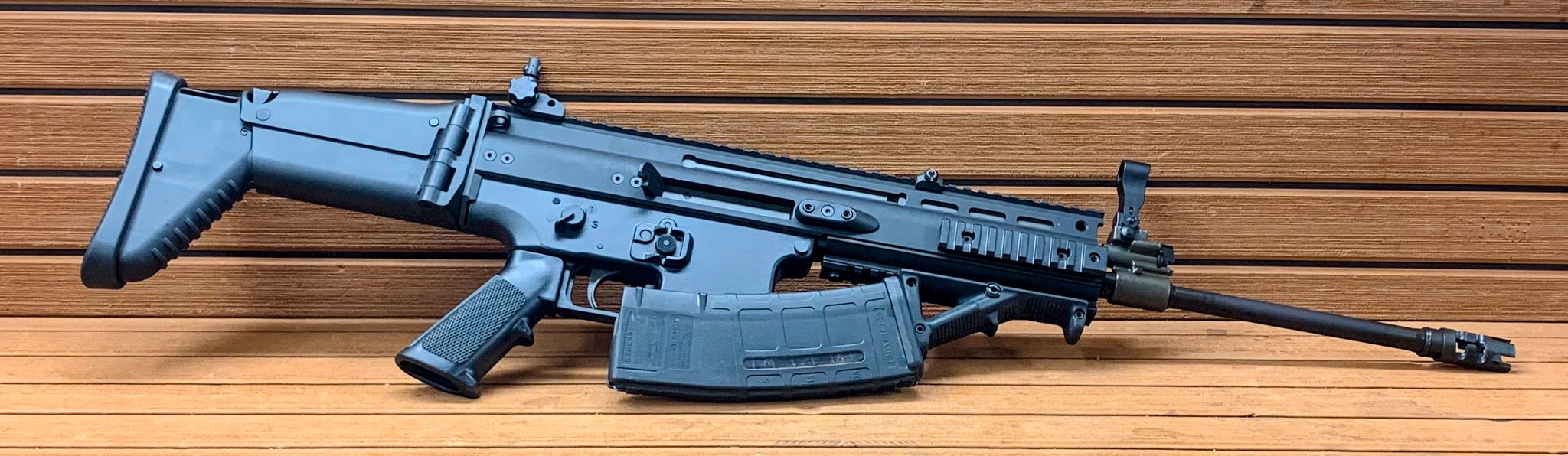 FN Scar 16s