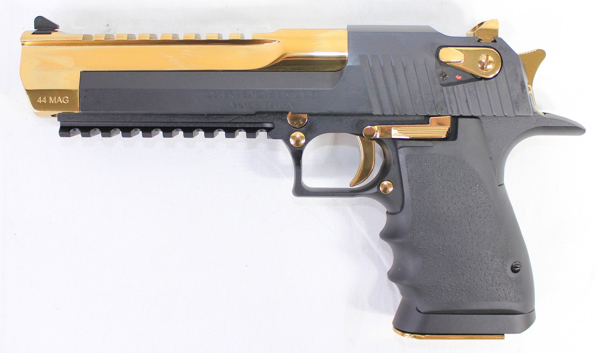 Magnum Research New MAGNUM Research Desert Egle De44 L6 Gold Plated / Black 44 Mag De44batg