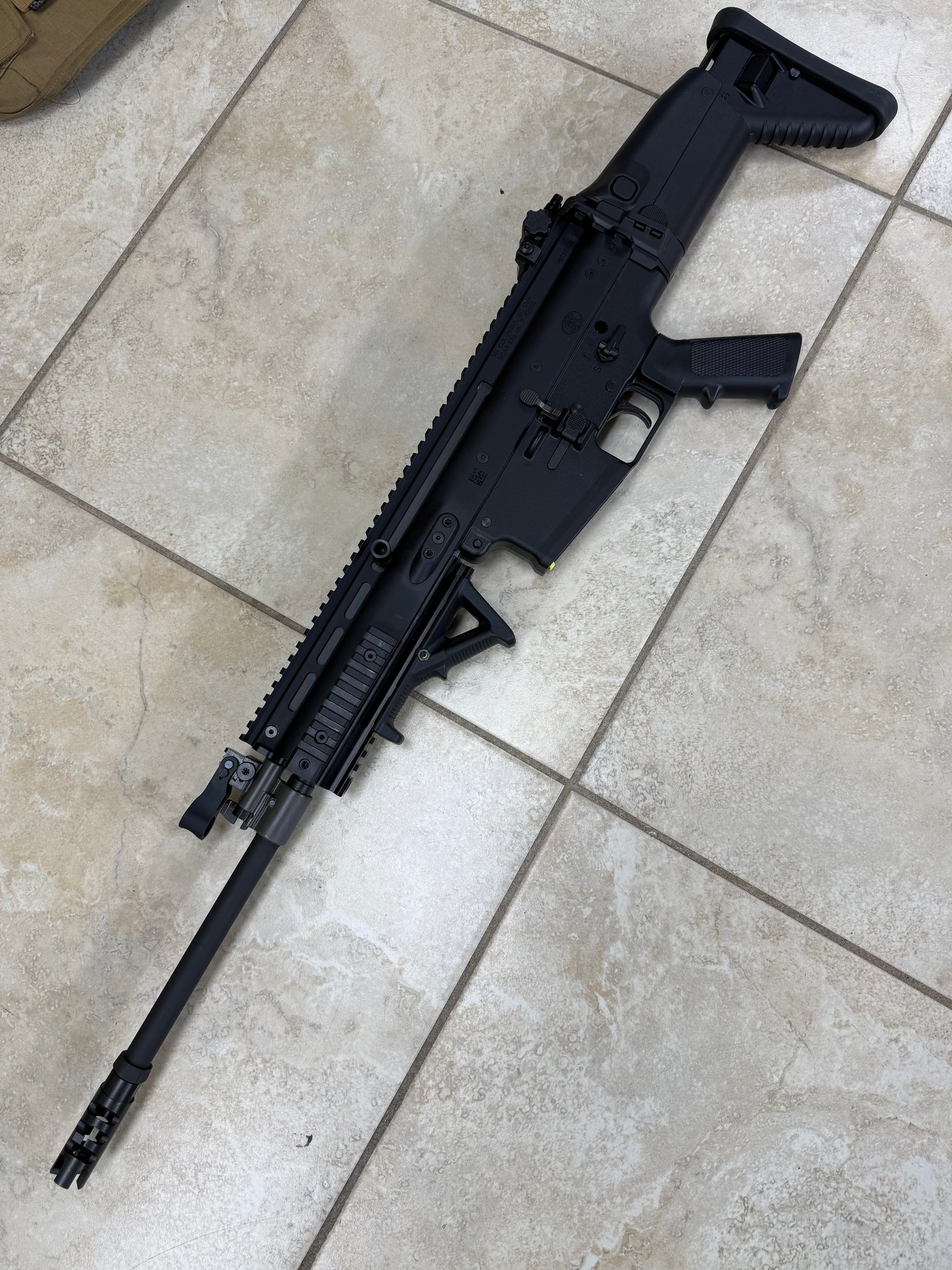FN Scar 17s