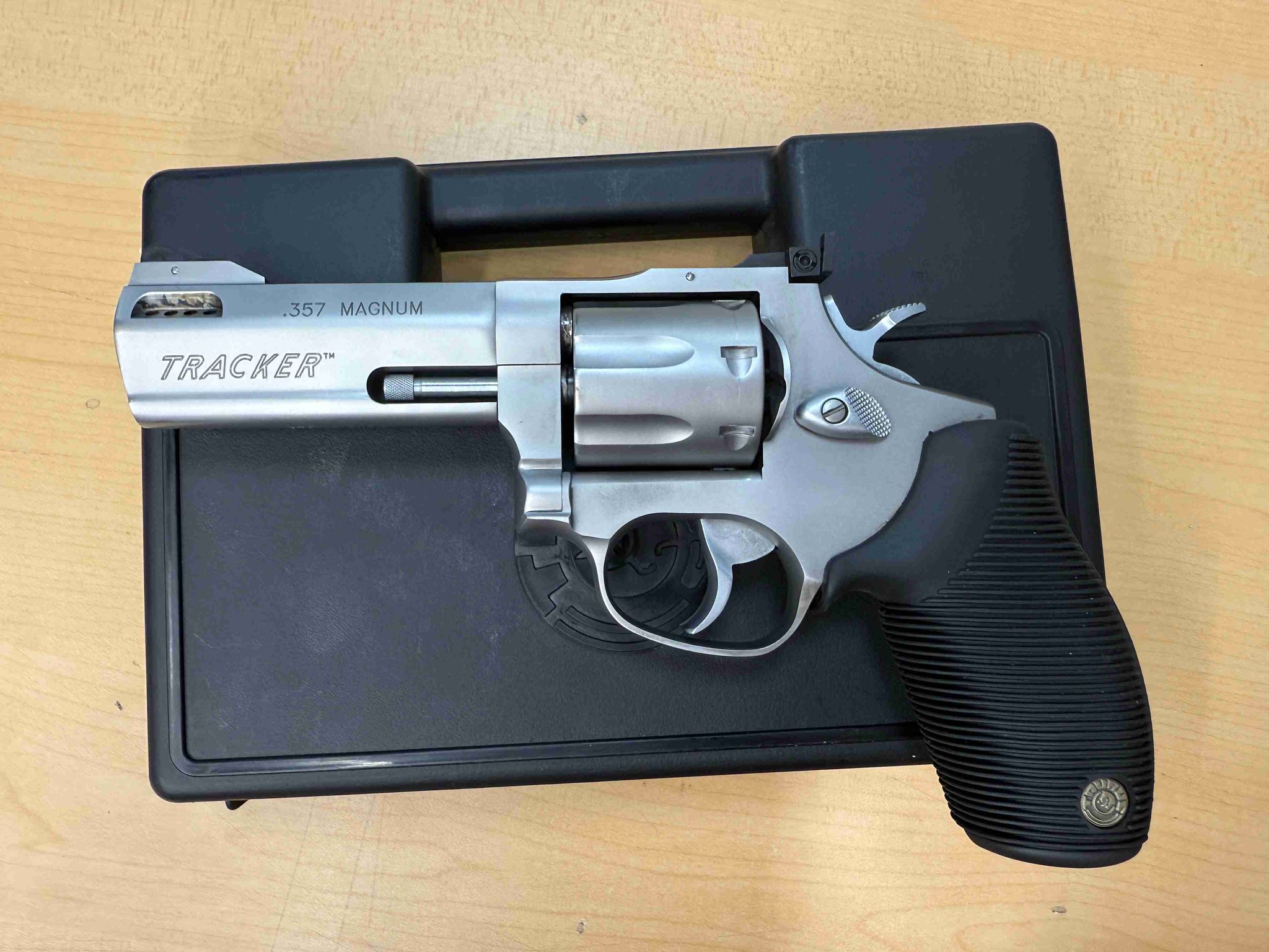 Taurus M627 Tracker