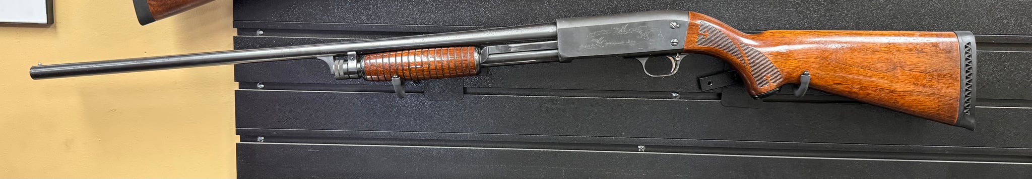 ECOM00458325 ITHACA Gun Company Model 37 Featherlight ECOM00458325 552003