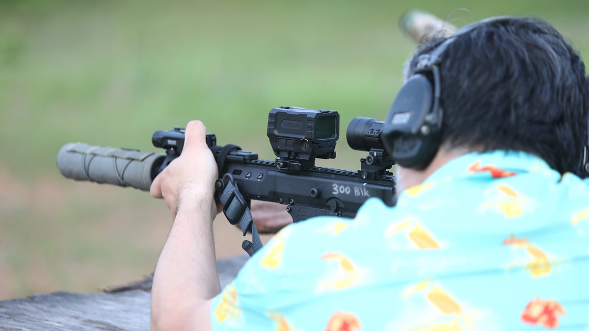 shooting rifle with Holosun IRIS-3