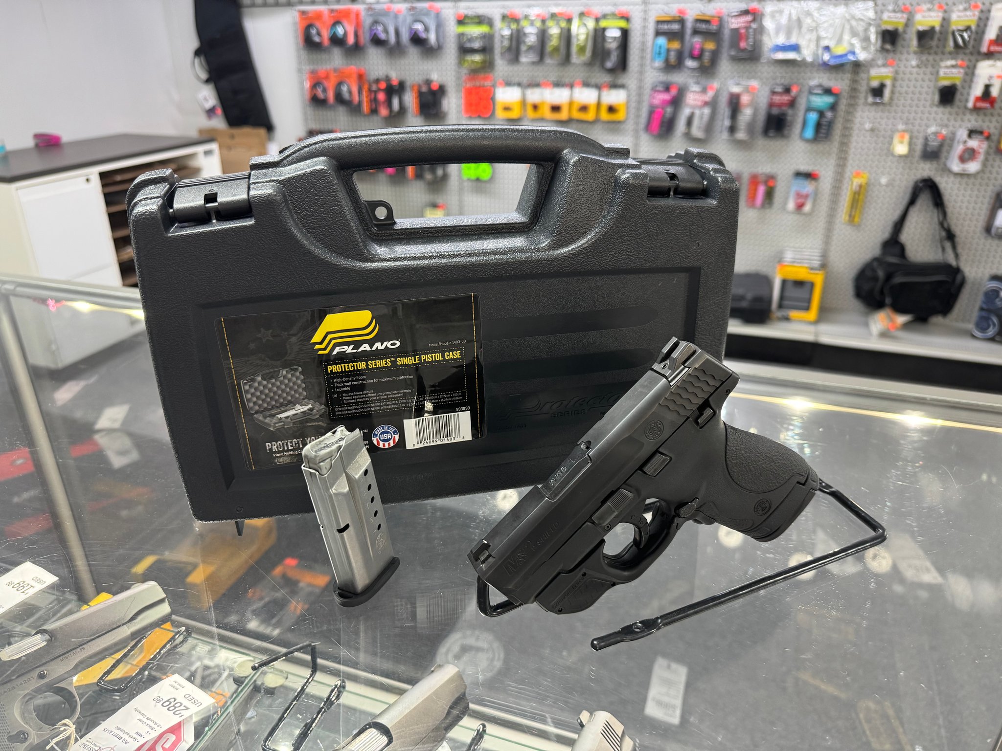 SMITH & WESSON M & P 9 Shield