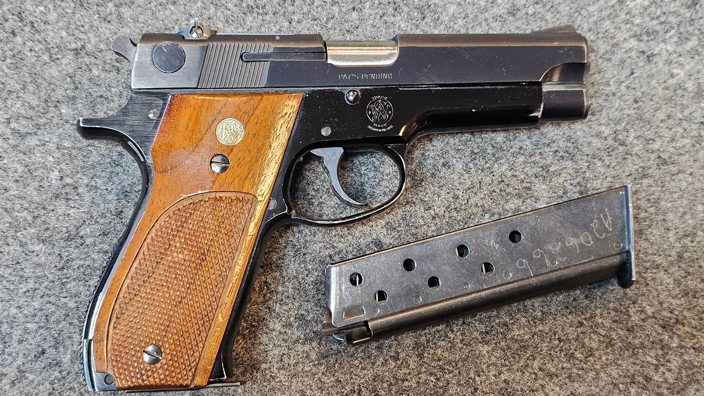 SMITH & WESSON MODEL 39-2 right-side view