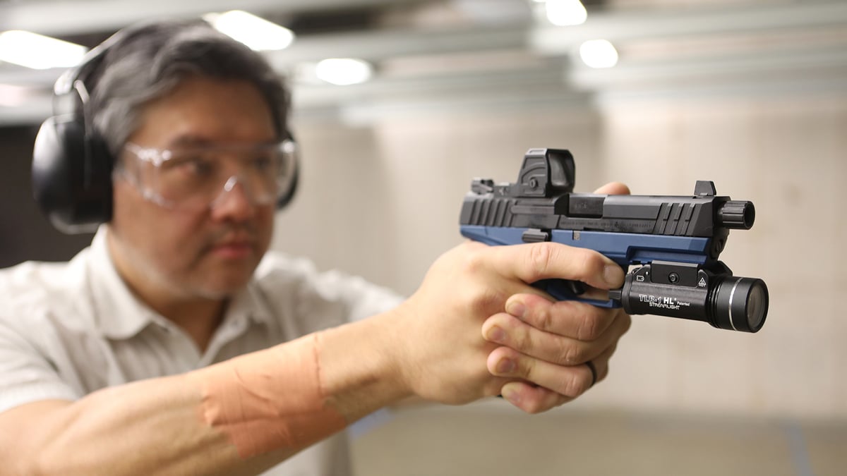 shooting IWI Masada Tactical