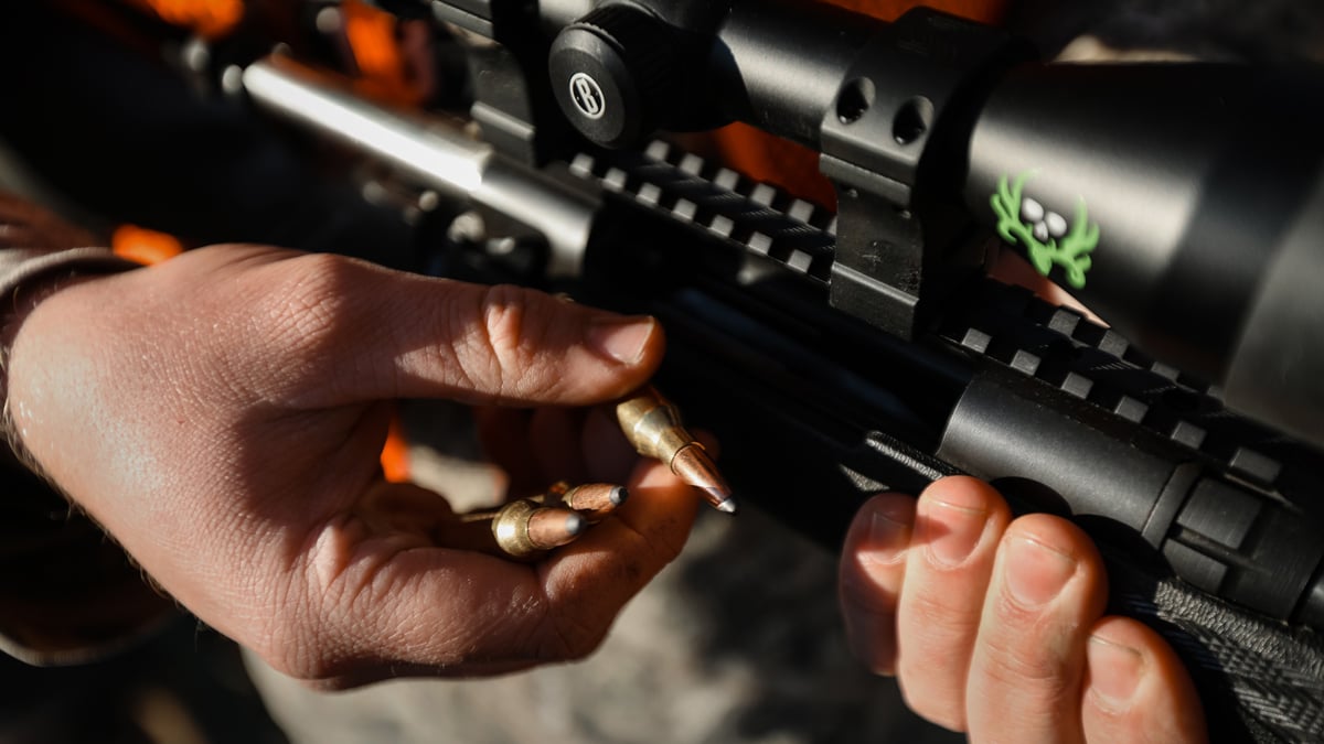 loading 7mm Rem Mag into rifle