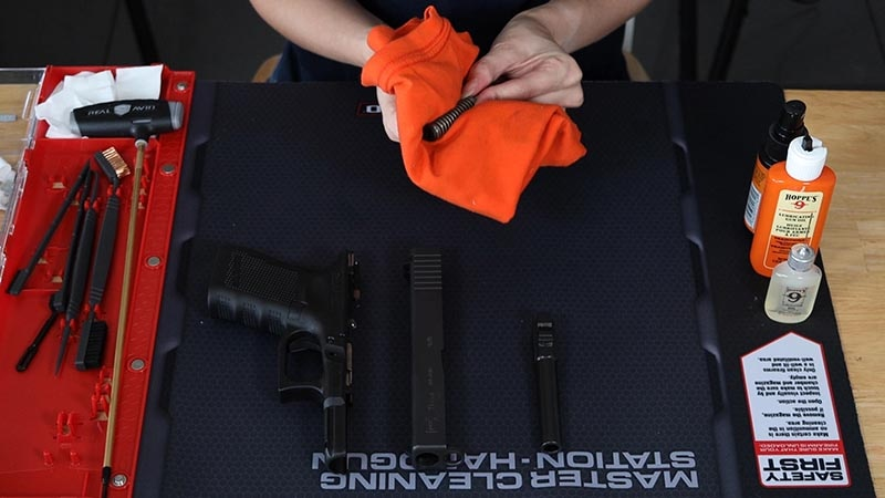 cleaning a glock guide rod