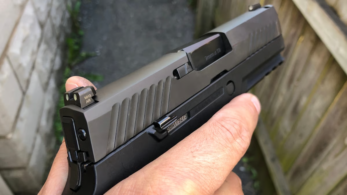 sig p320 compact view of sight