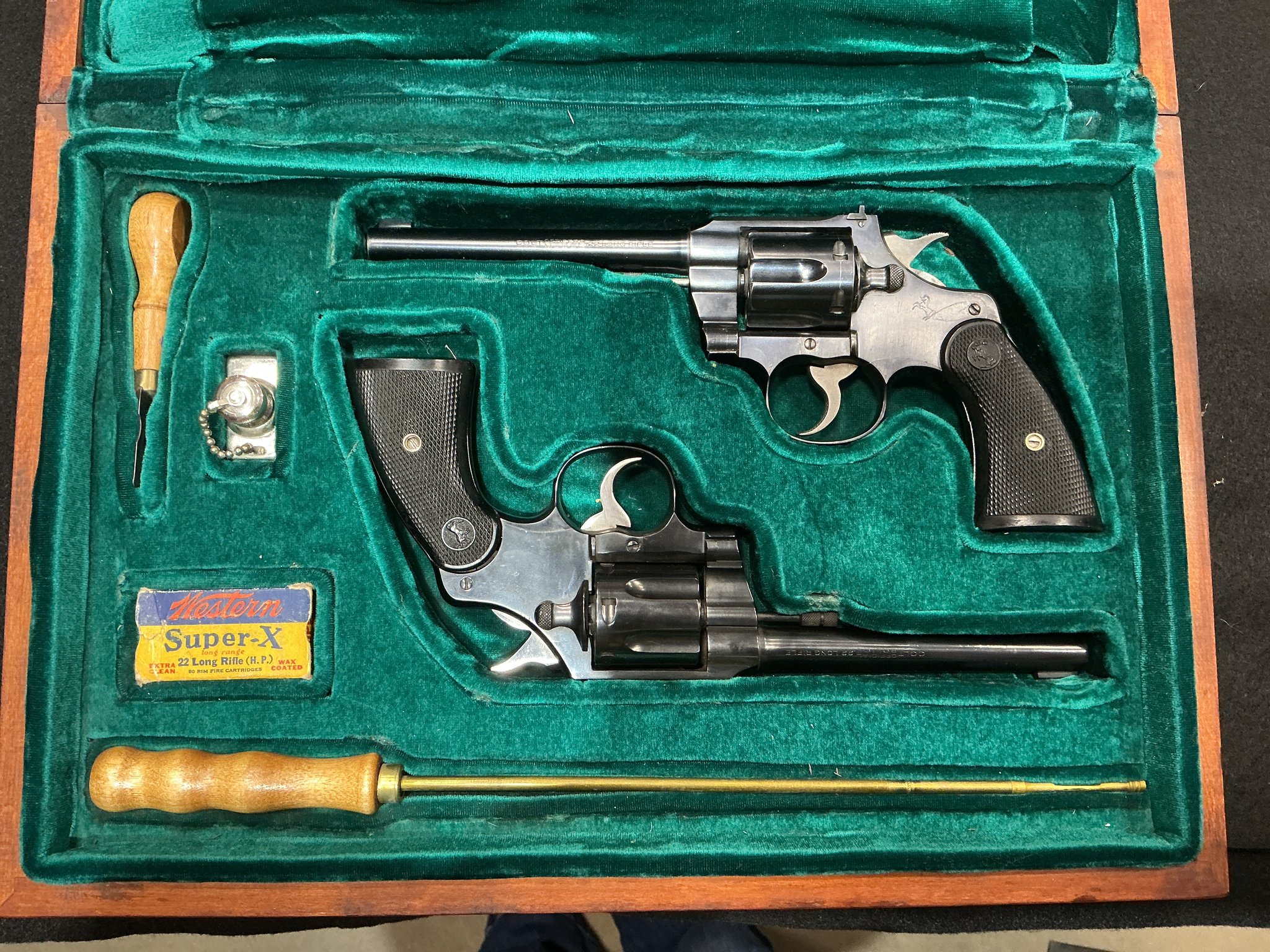 COLT OFFICIAL POLICE / OFFICER MODEL