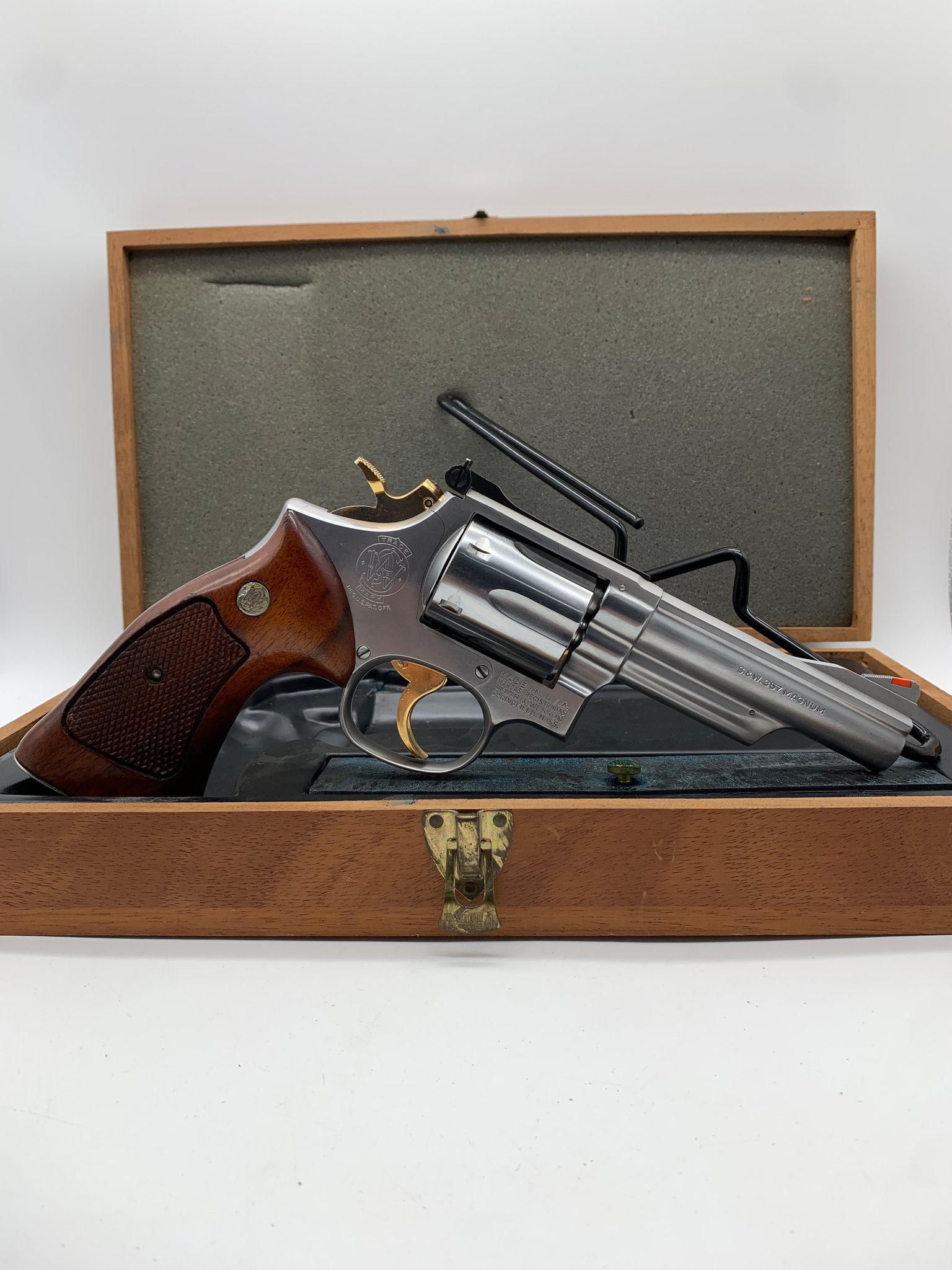 Preowned SMITH & WESSON 66-1 stainless revolver with wood grips