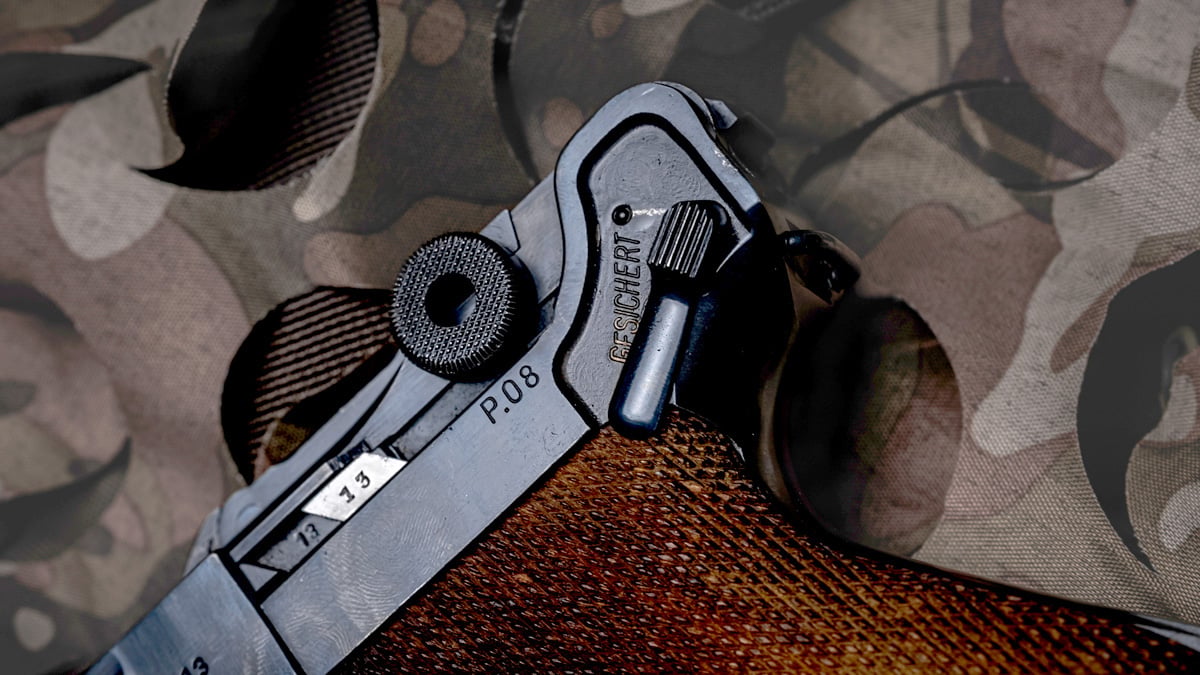 Luger P.08 safety