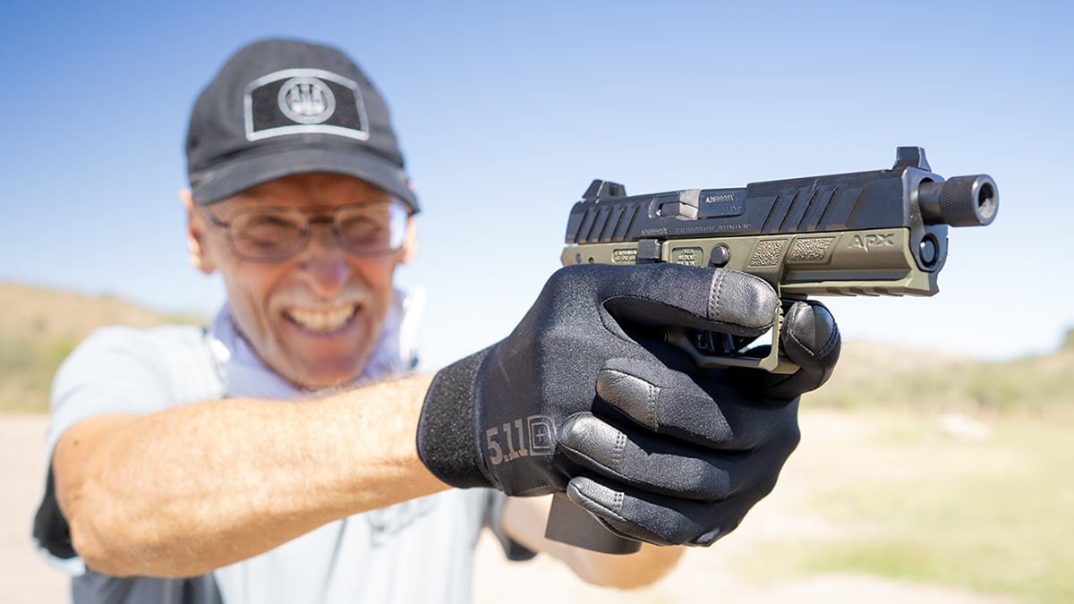 aiming Beretta APX