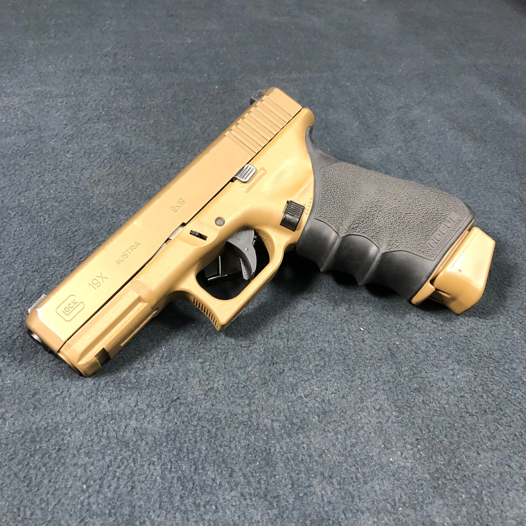 GLOCK G19X in coyote finish, side profile