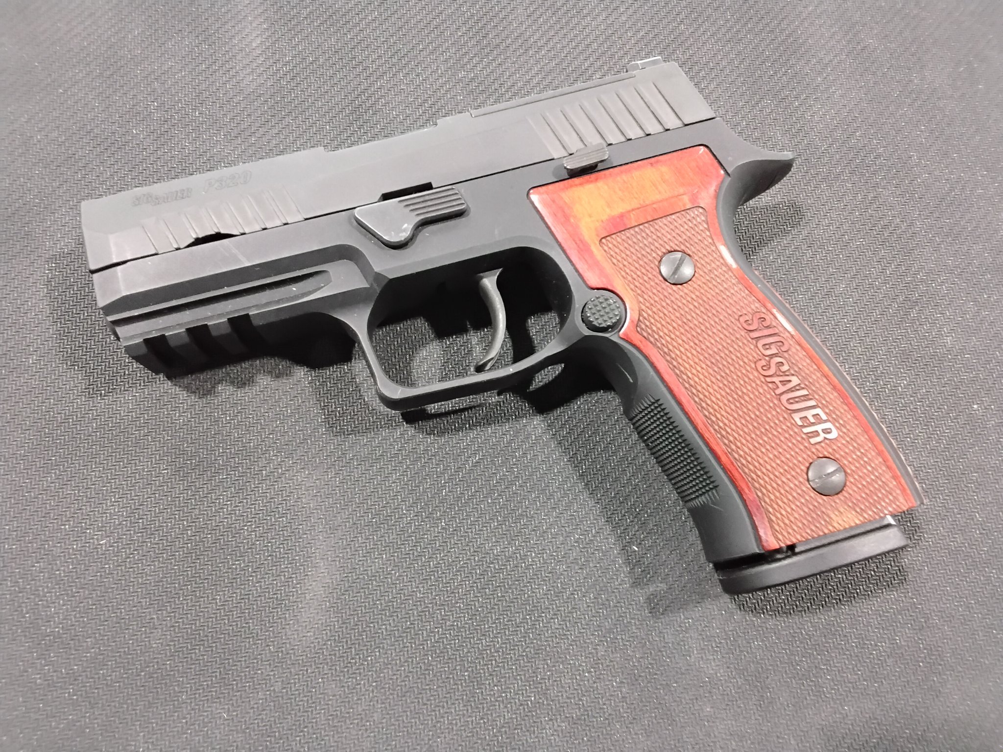 SIG SAUER P320 AXG Classic