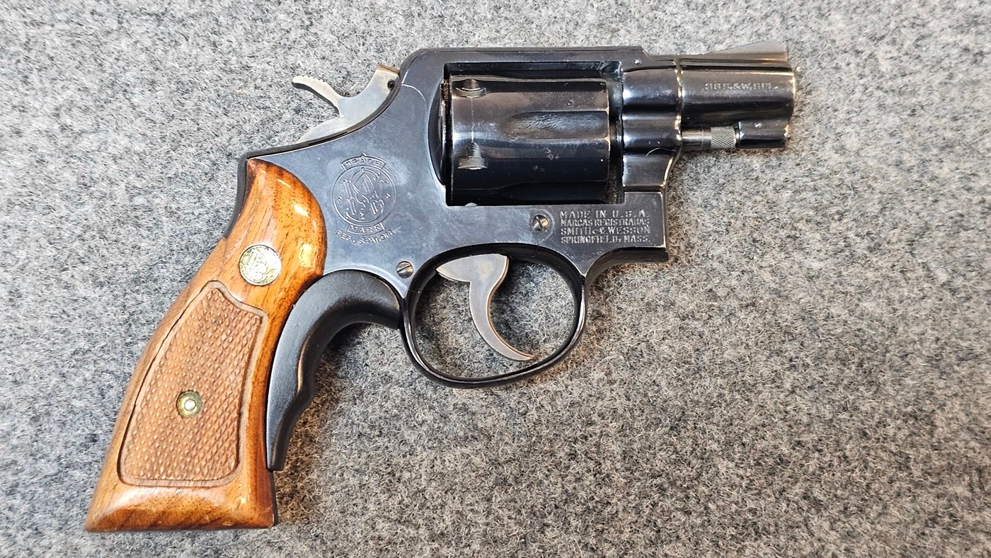 SMITH & WESSON MODEL 10-5, IN  38 SPL HAS A 2 INCH BARREL