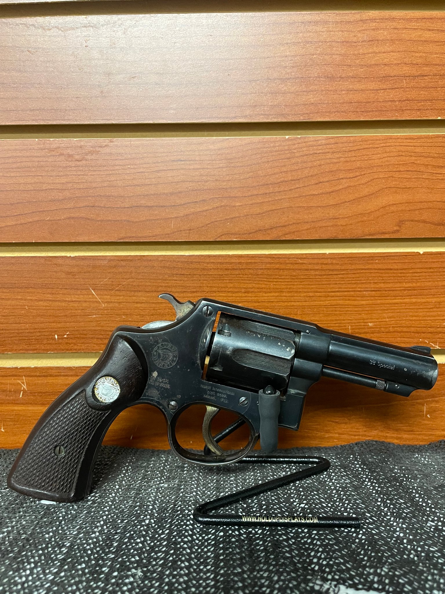 TAURUS 82