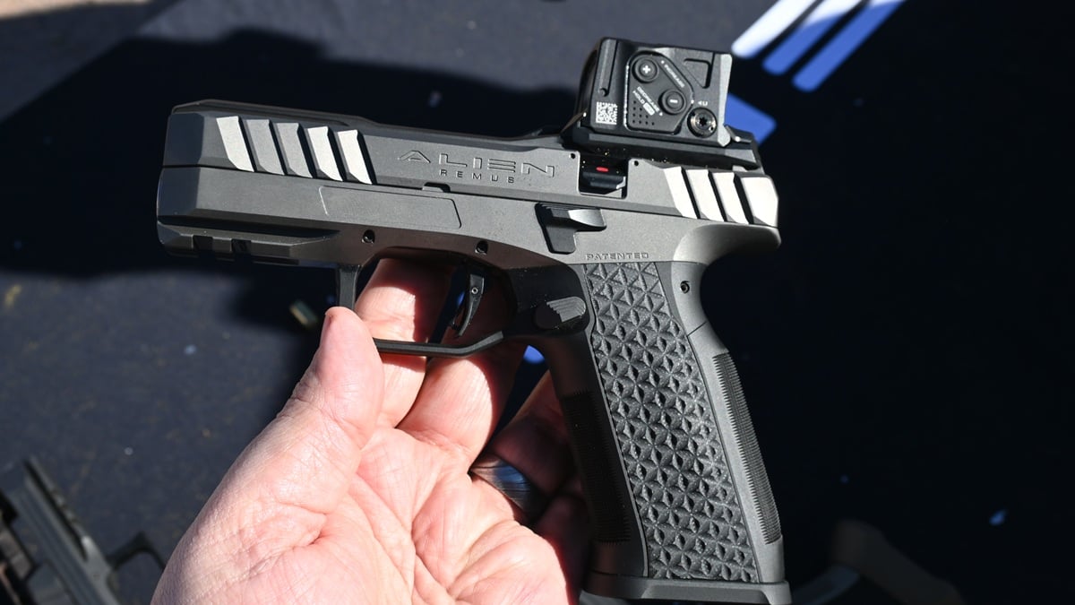 Aimpoint A-Cut with COA optic mounted Alien