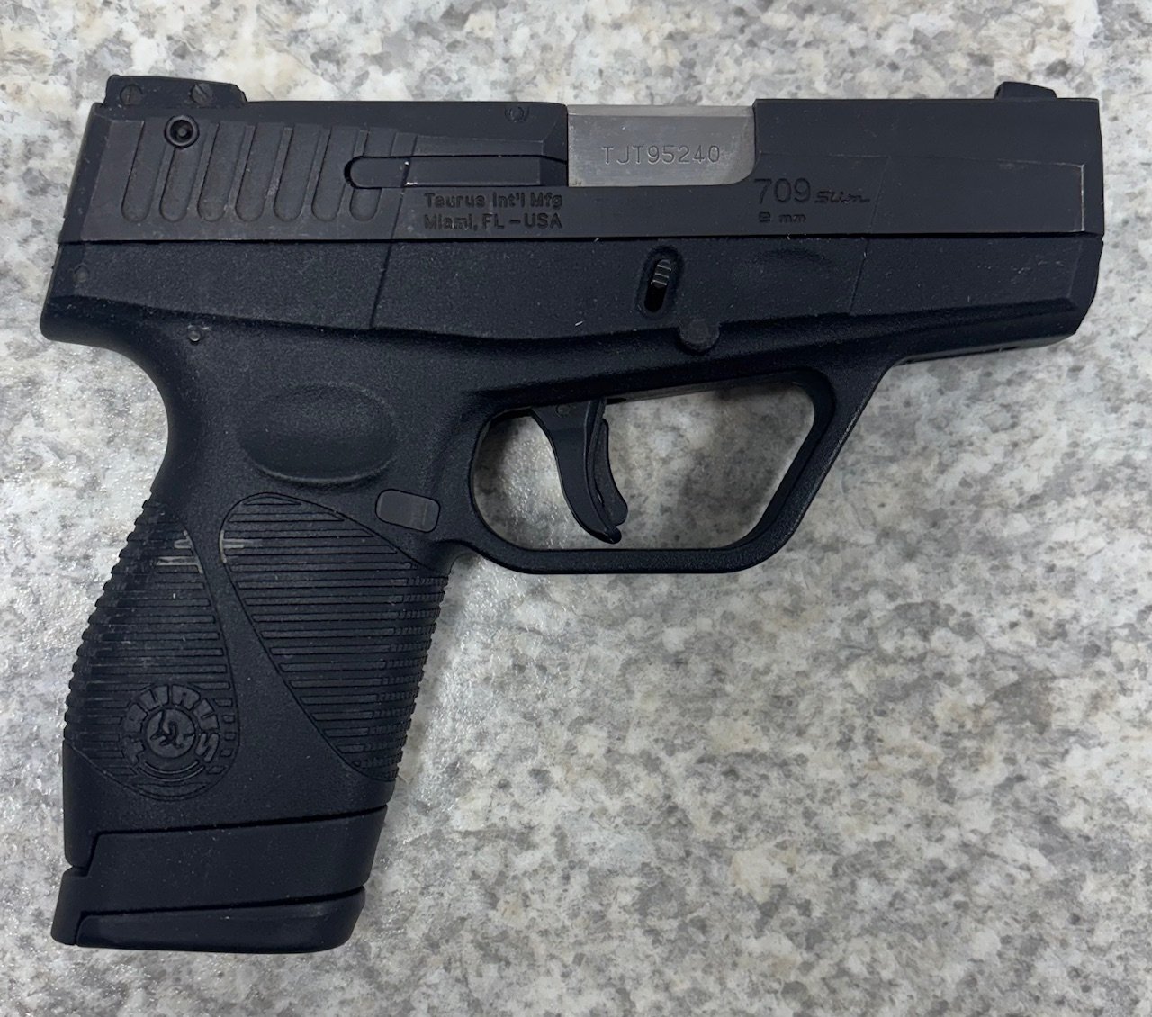 TAURUS 709 SLIM