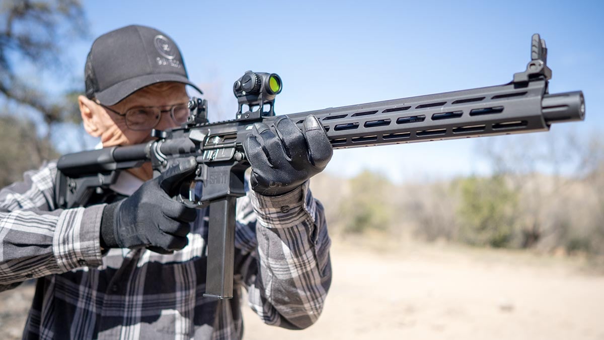 aiming Springfield Armory Saint Victor 9mm Carbine