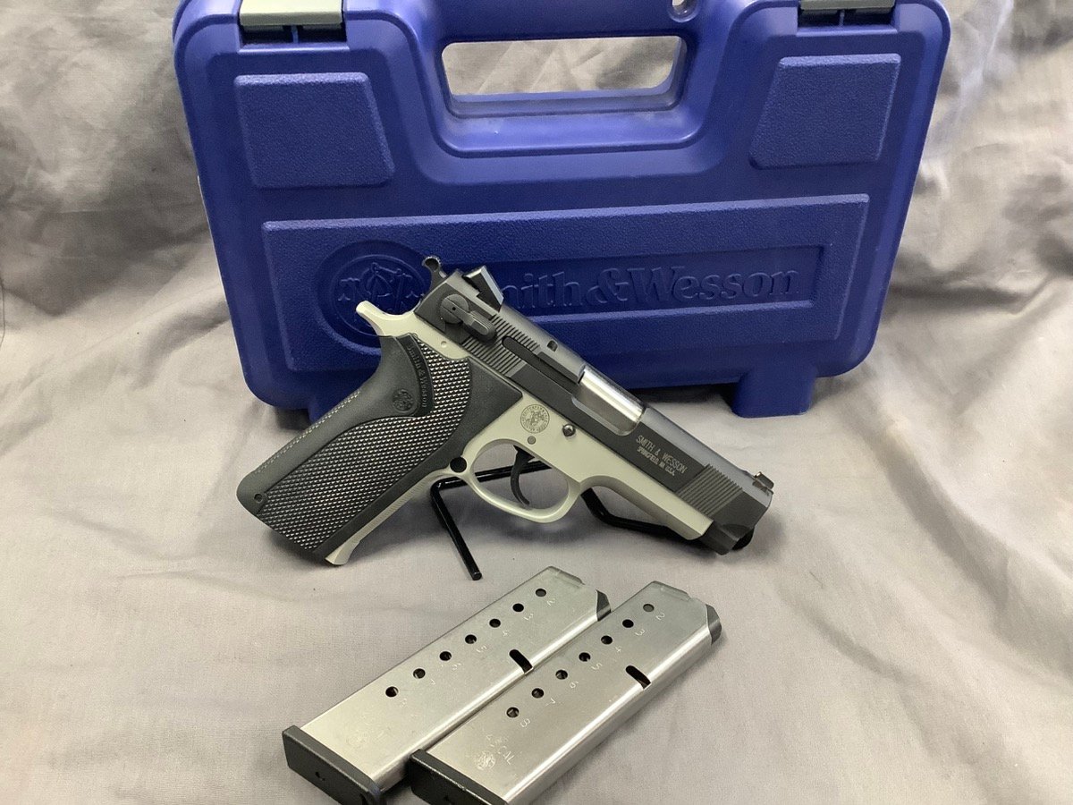 SMITH & WESSON .45 C.Q.B. PC