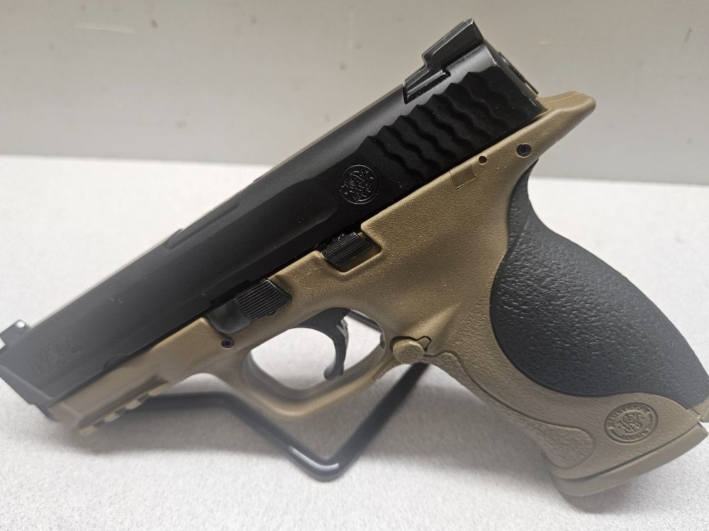 SMITH & WESSON M & P 40