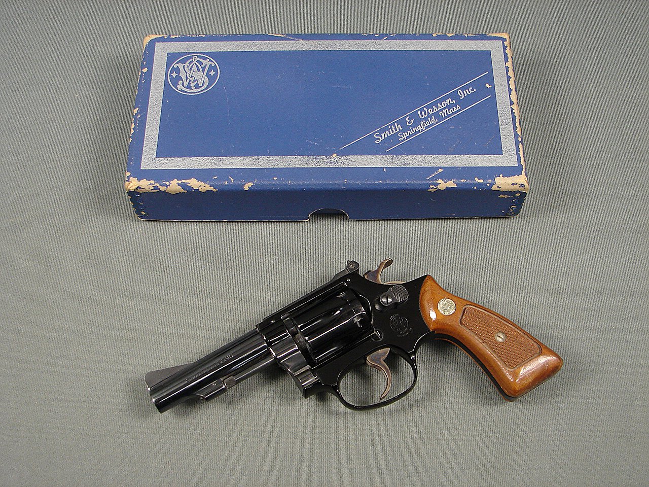 SMITH & WESSON 43