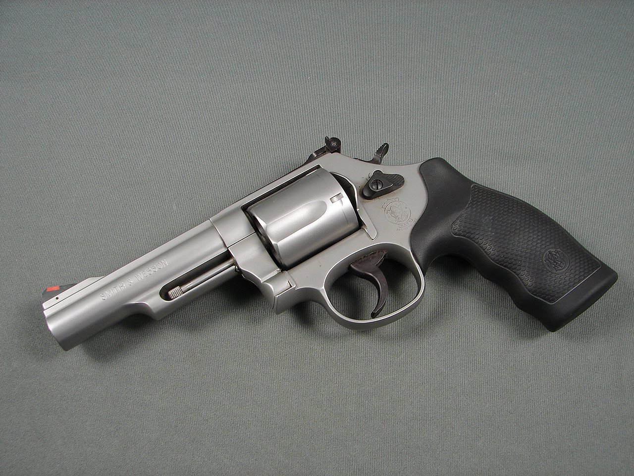 SMITH & WESSON 69 COMBAT MAGNUM